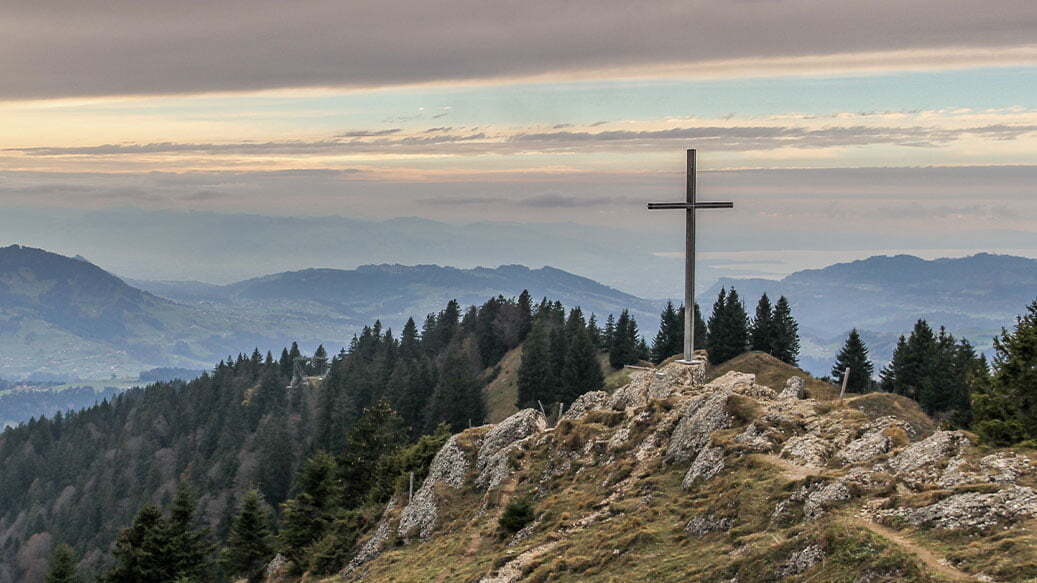 hillside-church-article-img-simon-helps-carry-the-cross
